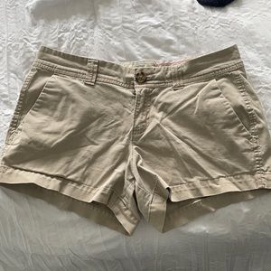 Old Navy kaki shorts